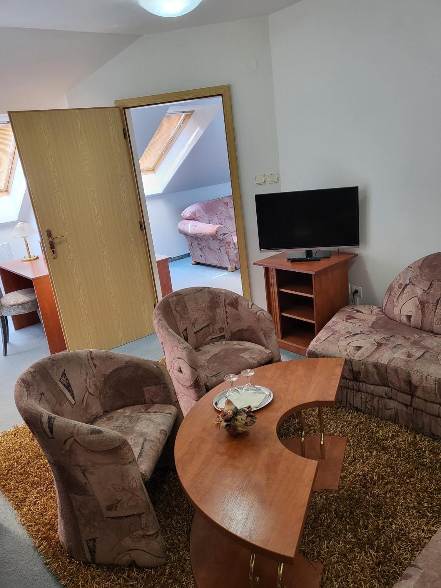 Hotel Margit Trenčianske Teplice Exteriör bild