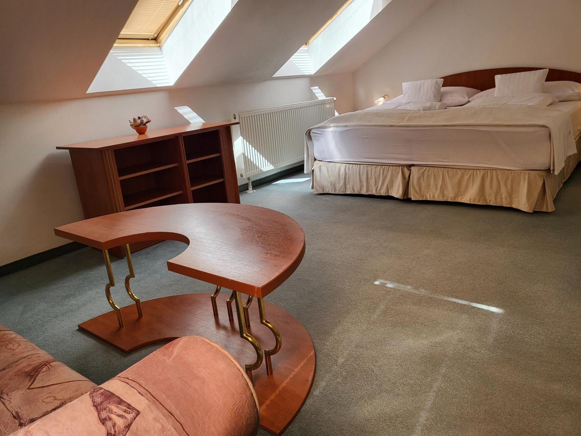 Hotel Margit Trenčianske Teplice Exteriör bild