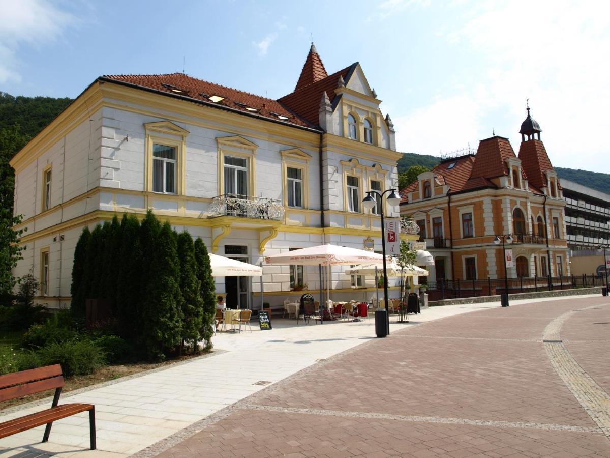 Hotel Margit Trenčianske Teplice Exteriör bild
